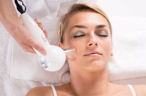 Zabieg masażu próżniowego pomoże oczyścić skórę twarzy i wygładzić zmarszczki